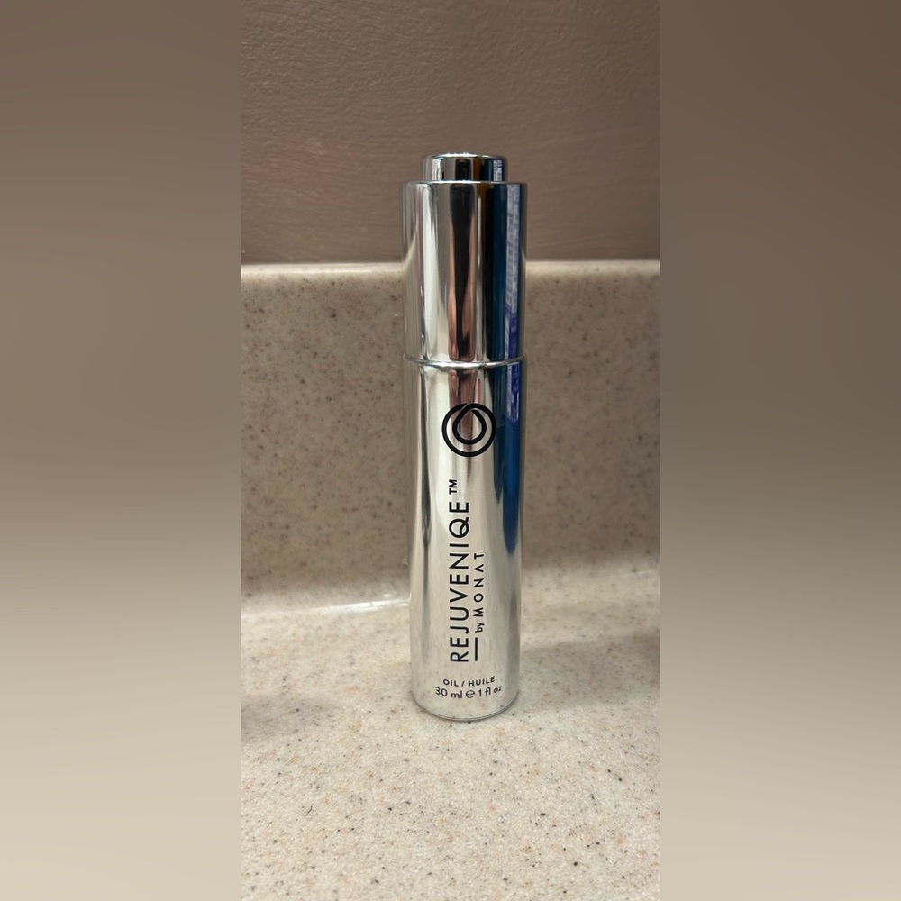 Monat Rejuvenique Hair Oil 1oz